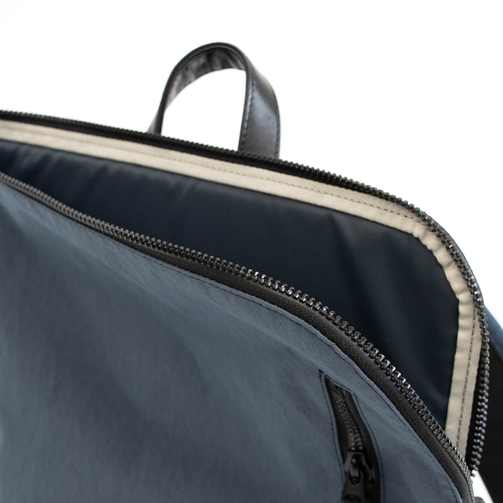 和ックパックhabit type3「KONBU®️(コンブ)」|KONBUバッグ(コンブバッグ) - Root (ルート)バッグ・鞄通販サイト - ずっと好きなもの、飾らないデザイン -