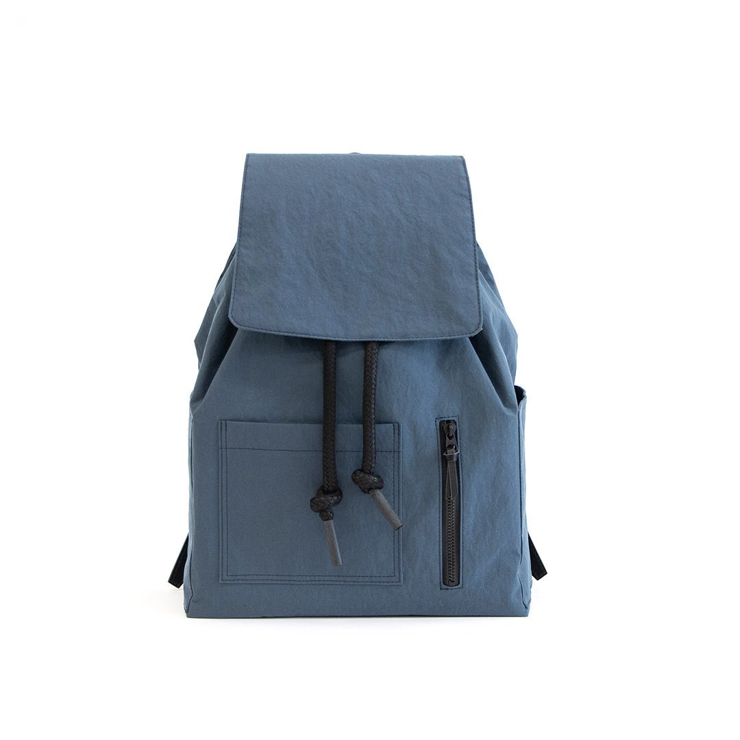 フラップリュック「KONBU®️(コンブ)」|KONBUバッグ(コンブバッグ) - Root (ルート)バッグ・鞄通販サイト - ずっと好きなもの、飾らないデザイン -