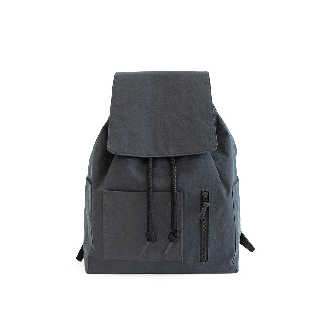 フラップリュック「KONBU®️(コンブ)」|KONBUバッグ(コンブバッグ) - Root (ルート)バッグ・鞄通販サイト - ずっと好きなもの、飾らないデザイン -