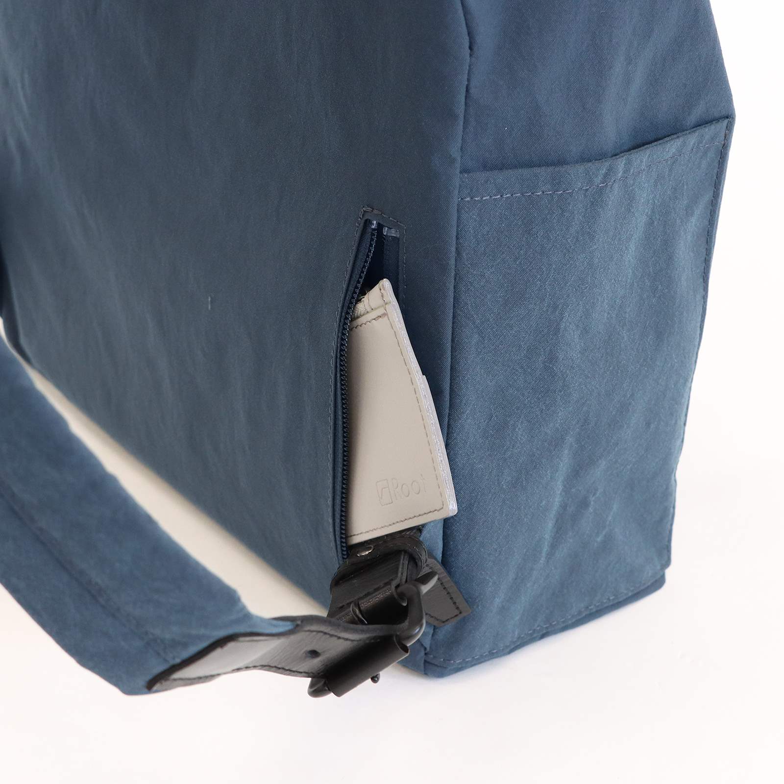 フラップリュック「KONBU®️(コンブ)」|KONBU®️バッグ(コンブバッグ) - Root (ルート)バッグ・鞄通販サイト - ずっと好きなもの、飾らないデザイン -