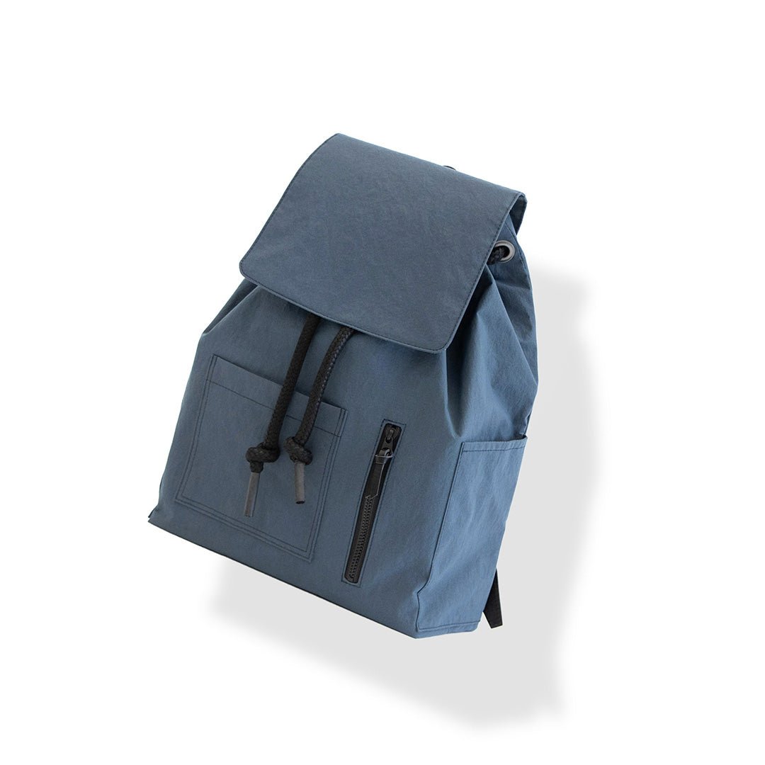 フラップリュック「KONBU®️(コンブ)」|KONBUバッグ(コンブバッグ) - Root (ルート)バッグ・鞄通販サイト - ずっと好きなもの、飾らないデザイン -