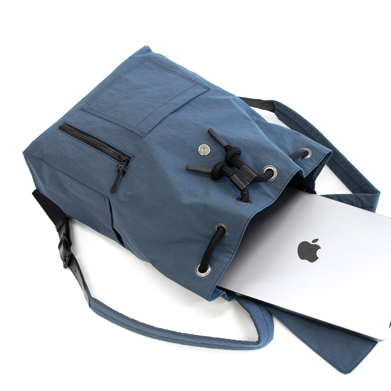 フラップリュック「KONBU®️(コンブ)」|KONBUバッグ(コンブバッグ) - Root (ルート)バッグ・鞄通販サイト-ずっと好きなもの、飾らないデザイン -