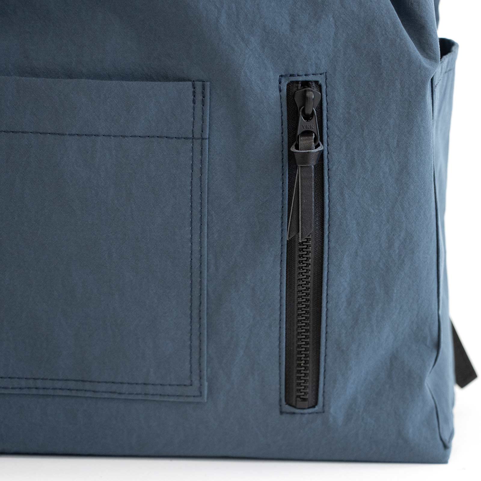 フラップリュック「KONBU®️(コンブ)」|KONBUバッグ(コンブバッグ) - Root (ルート)バッグ・鞄通販サイト-ずっと好きなもの、飾らないデザイン -