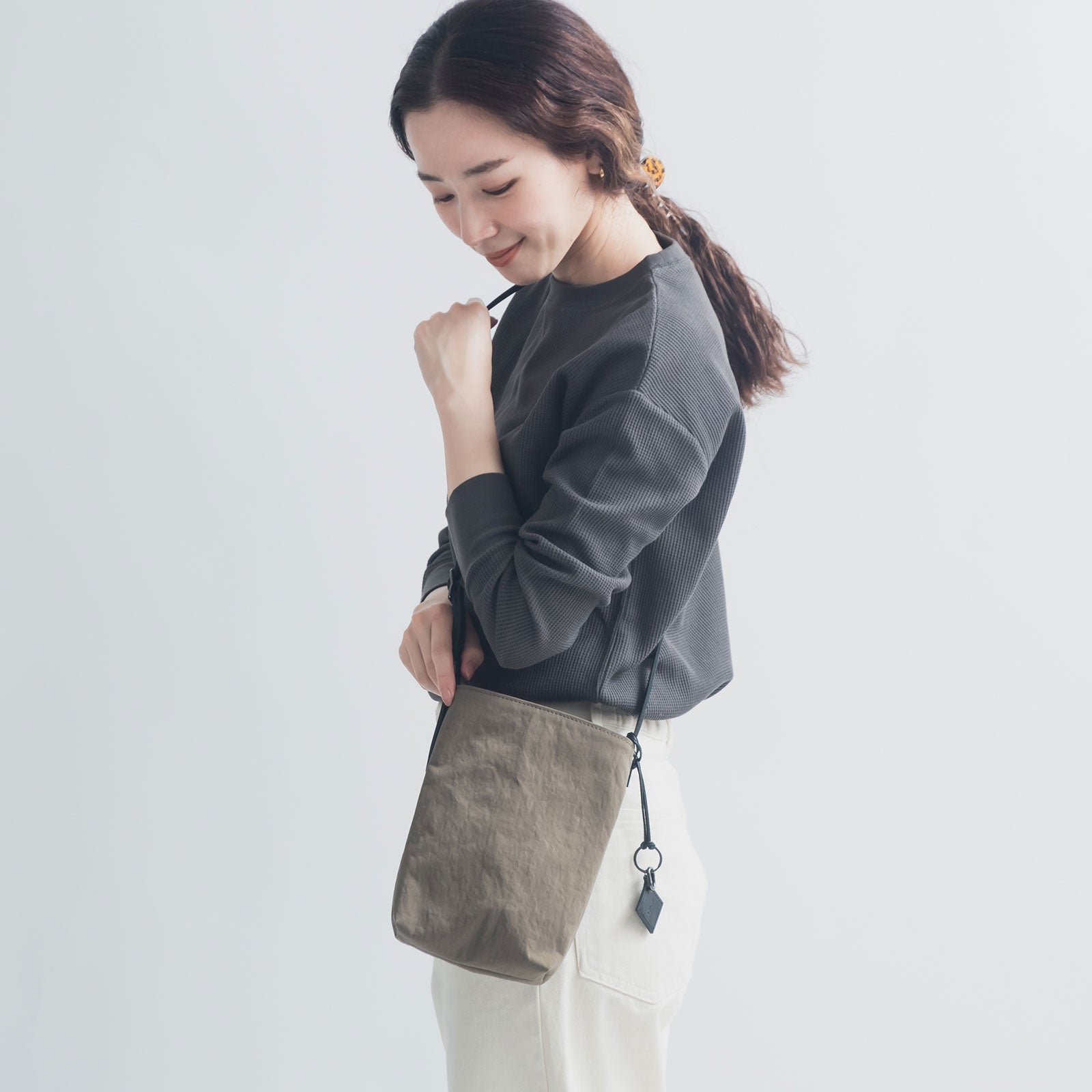 Mellow Phoneshoulder「KONBU®️(コンブ)ツイル」|KONBU®️バッグ(コンブバッグ) - Root (ルート)バッグ・鞄通販サイト-ずっと好きなもの、飾らないデザイン -