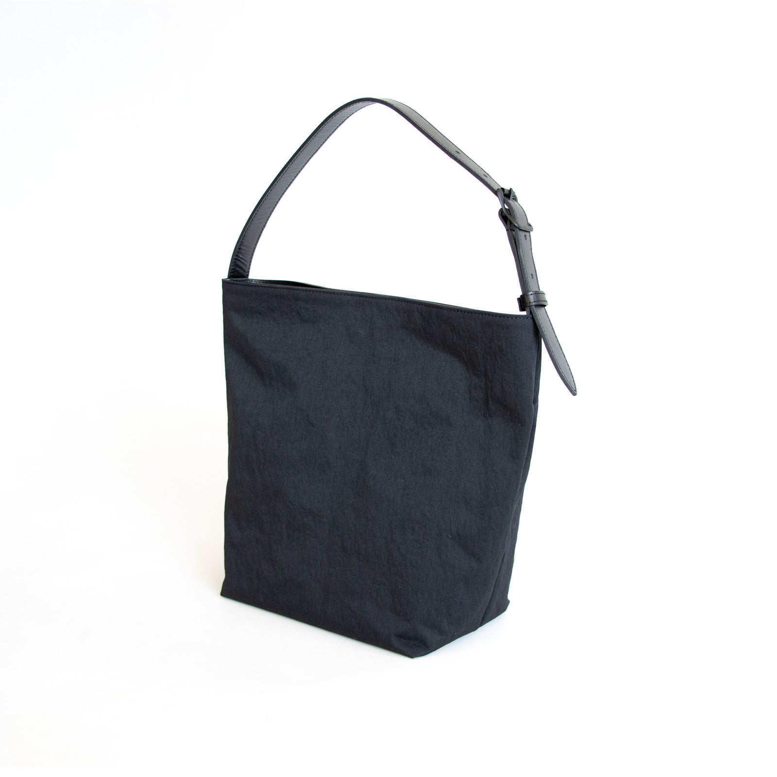 Mellow Shouldertote M「KONBU®️(コンブ)ツイル」|KONBU®️バッグ(コンブバッグ) - Root (ルート)バッグ・鞄通販サイト - ずっと好きなもの、飾らないデザイン -