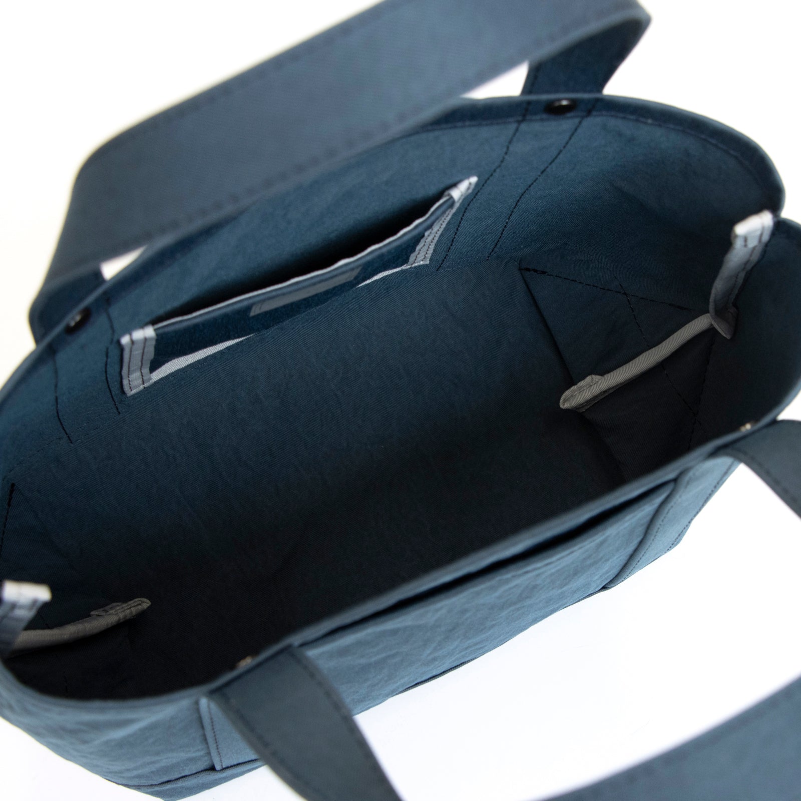 セイライトトートS「KONBU®️(コンブ)ツイル」|KONBU®️バッグ(コンブバッグ) - Root (ルート)バッグ・鞄通販サイト - ずっと好きなもの、飾らないデザイン -