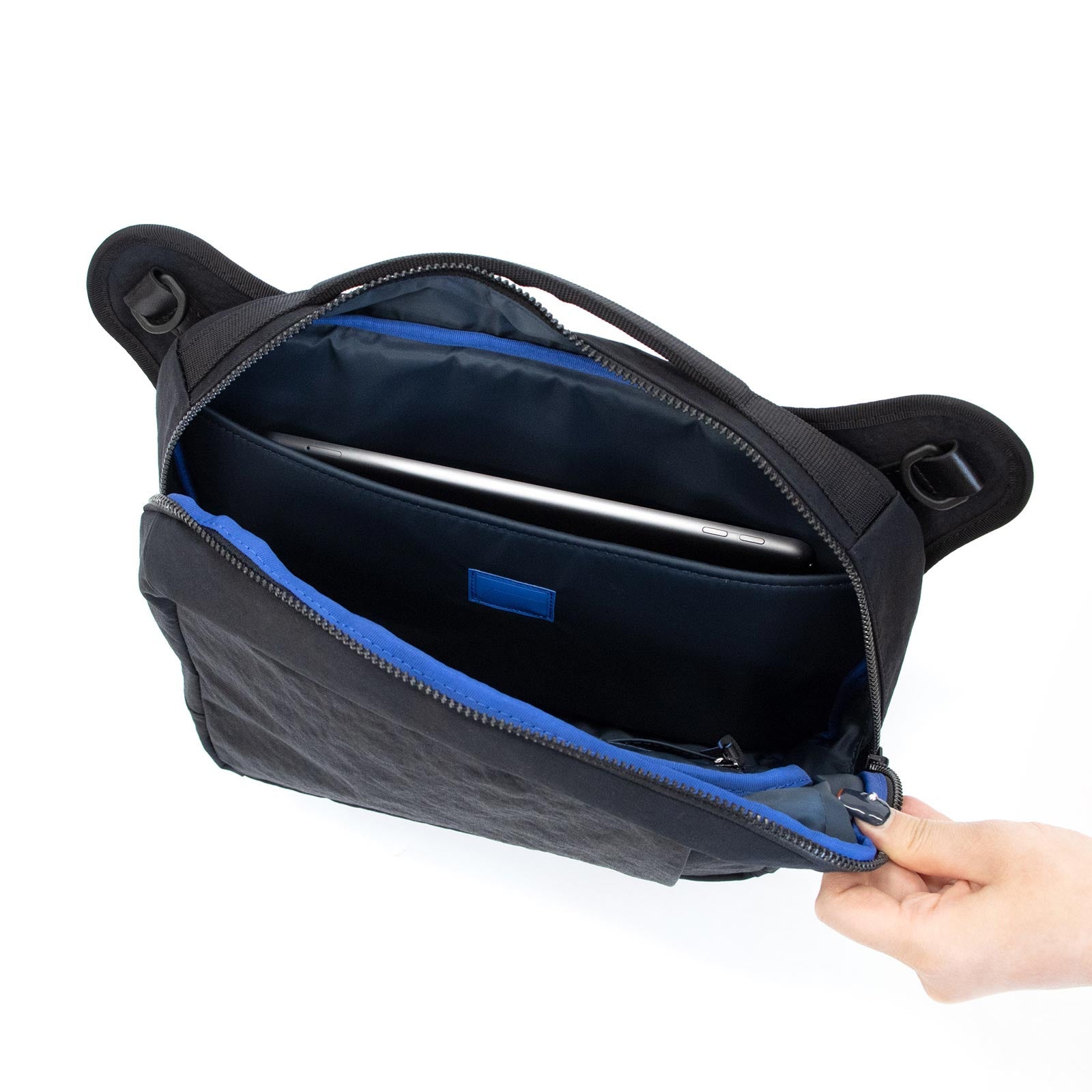 urban cross body(BWB ショルダーバッグ)「KONBU®️(コンブ)ツイル」 - Root (ルート)バッグ・鞄通販サイト - ずっと好きなもの、飾らないデザイン -