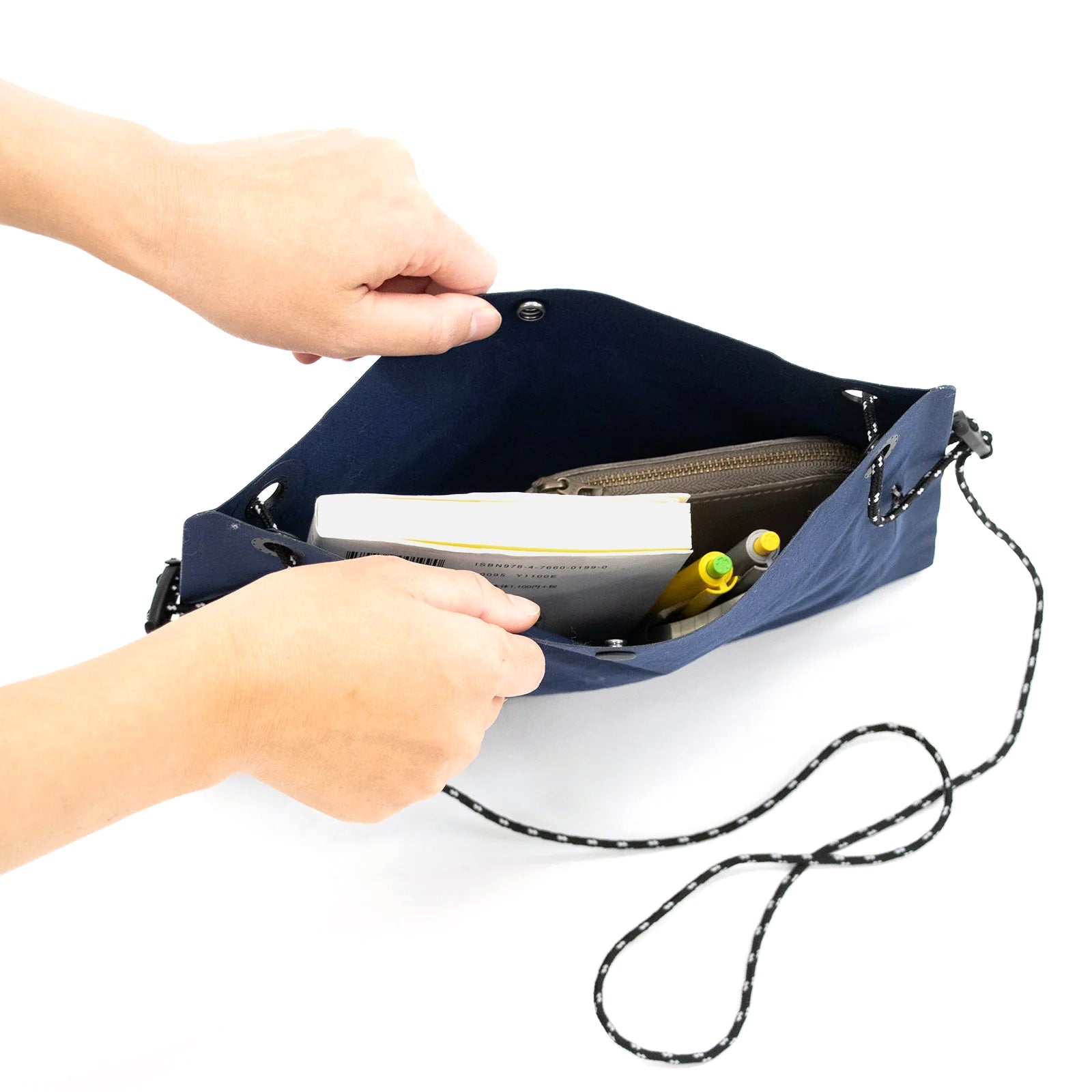 マイル 「KONBU®️(コンブ)」ナイロンサコッシュ Root<UNISEX>Sacoche - Root - ずっと好きなもの、飾らないデザイン -