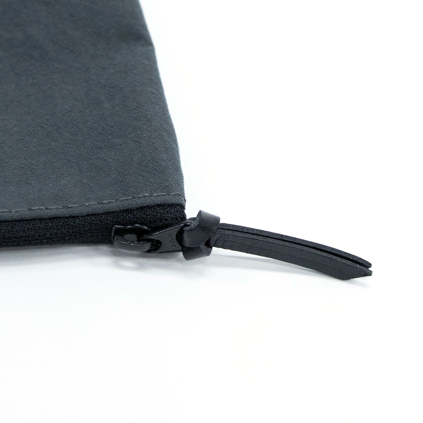 mileインバッグ 「KONBU®️(コンブ)」ナイロンポーチ Root<UNISEX>Pouch - Root - ずっと好きなもの、飾らないデザイン -