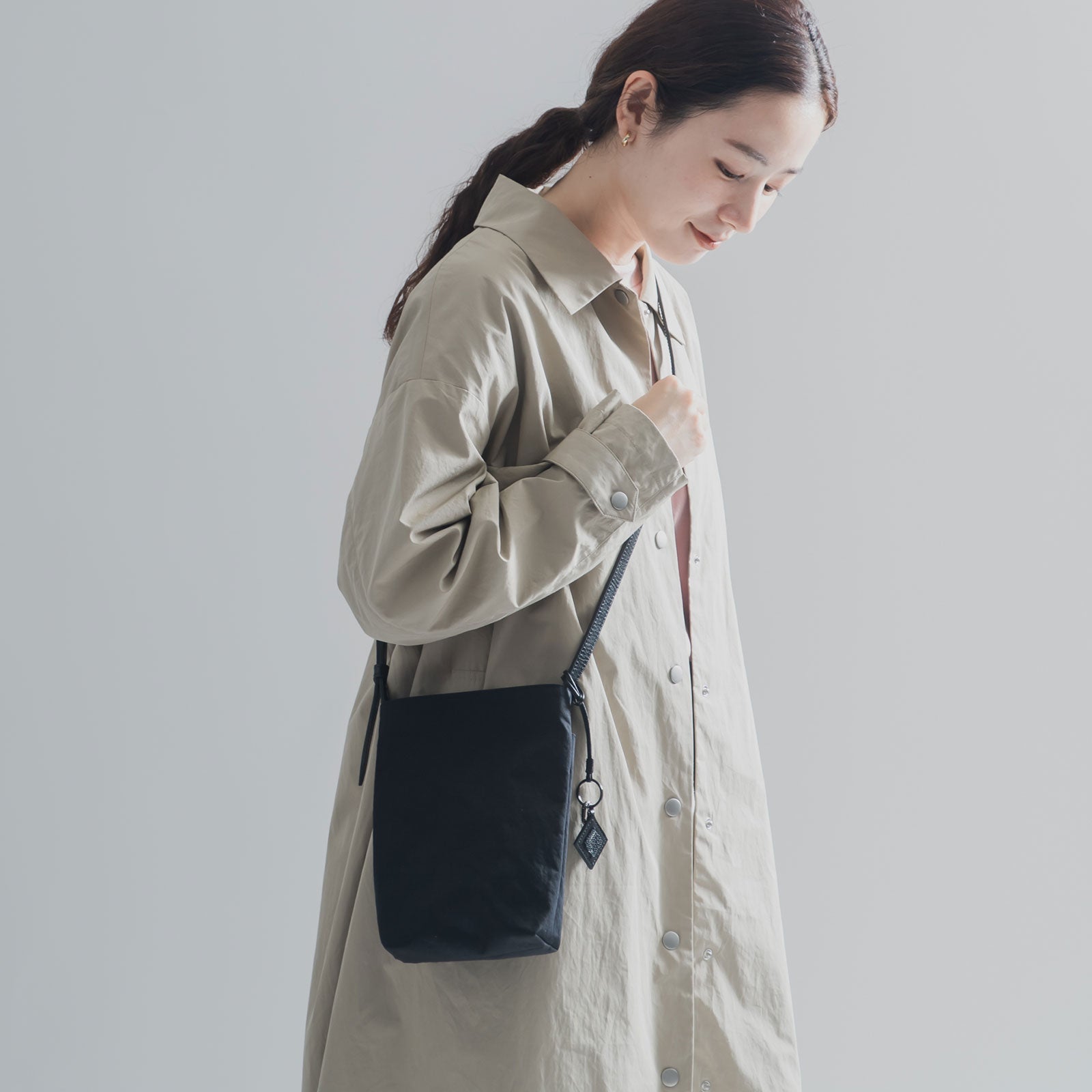Mellow Phoneshoulder「KONBU®️（コンブ）ツイル」｜KONBU®️バッグ（コンブバッグ） - Root (ルート)バッグ・鞄通販サイト-ずっと好きなもの、飾らないデザイン -