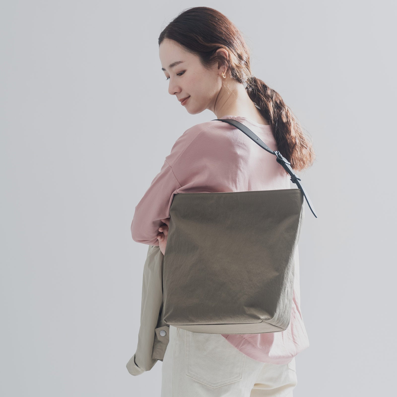 Mellow Shouldertote M「KONBU®️（コンブ）ツイル」｜KONBU®️バッグ（コンブバッグ） - Root (ルート)バッグ・鞄通販サイト - ずっと好きなもの、飾らないデザイン - 