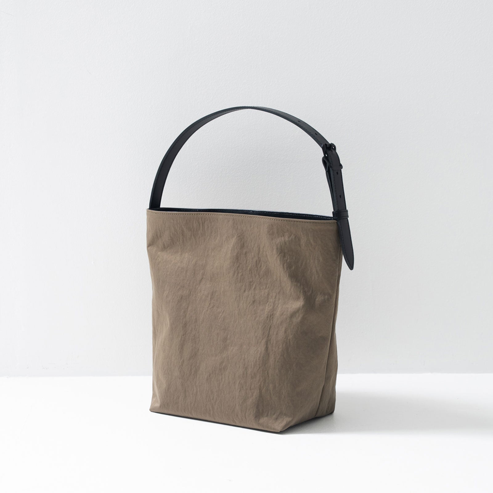 Mellow Shouldertote M「KONBU®️（コンブ）ツイル」｜KONBU®️バッグ（コンブバッグ） - Root (ルート)バッグ・鞄通販サイト - ずっと好きなもの、飾らないデザイン - 