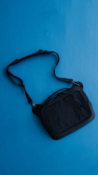 ないデザイン -
urban cross body（BWB ショルダーバッグ）
